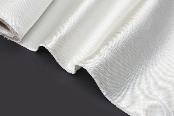 Diseñe el rollo fino del paño de la fibra de vidrio del peso ligero de la armadura llana 1523 con 392gsm